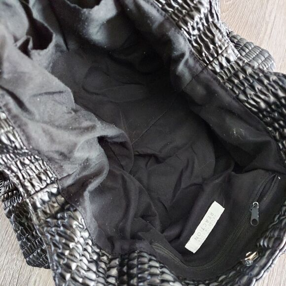 Kenneth Cole Reaction Black Shoulder Hobo Style Bag With Chain Detail - Picture 3 of 6